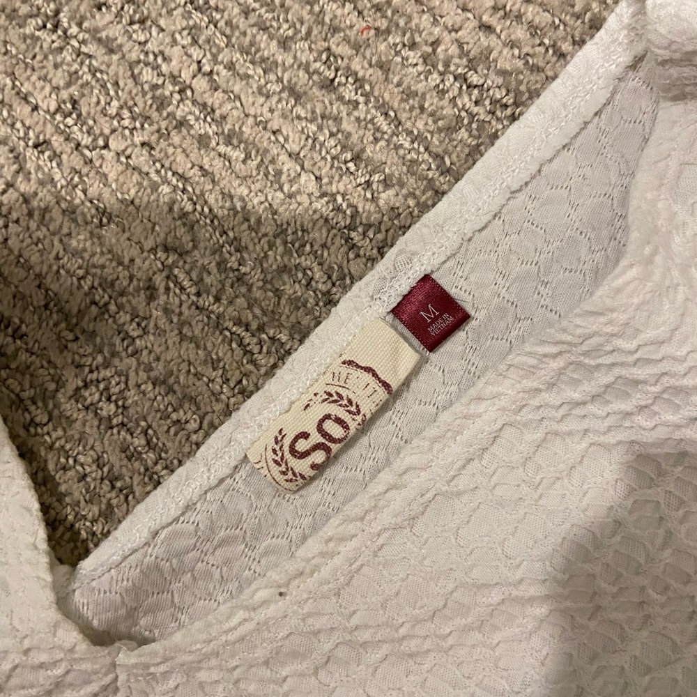 White top - Picture 2 of 2